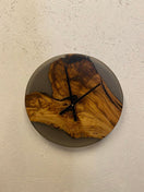 Wechseln Clock Epoxy Resin Grey Black – Round Design Clock with Natural Edge - Elite Wood - clock 2 Bild