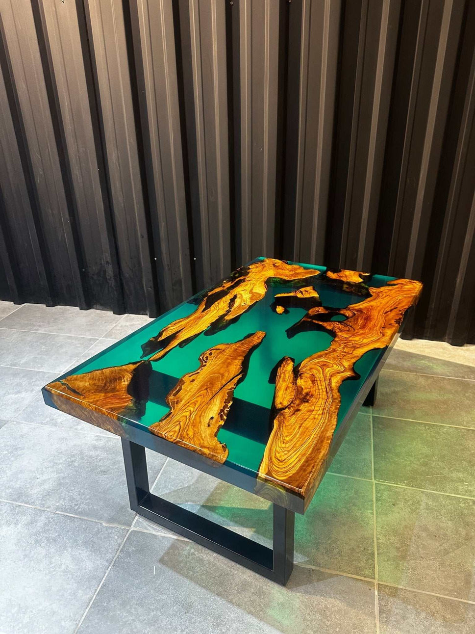 Couchtisch Epoxidharz Olivenholz 100x60 cm - grün