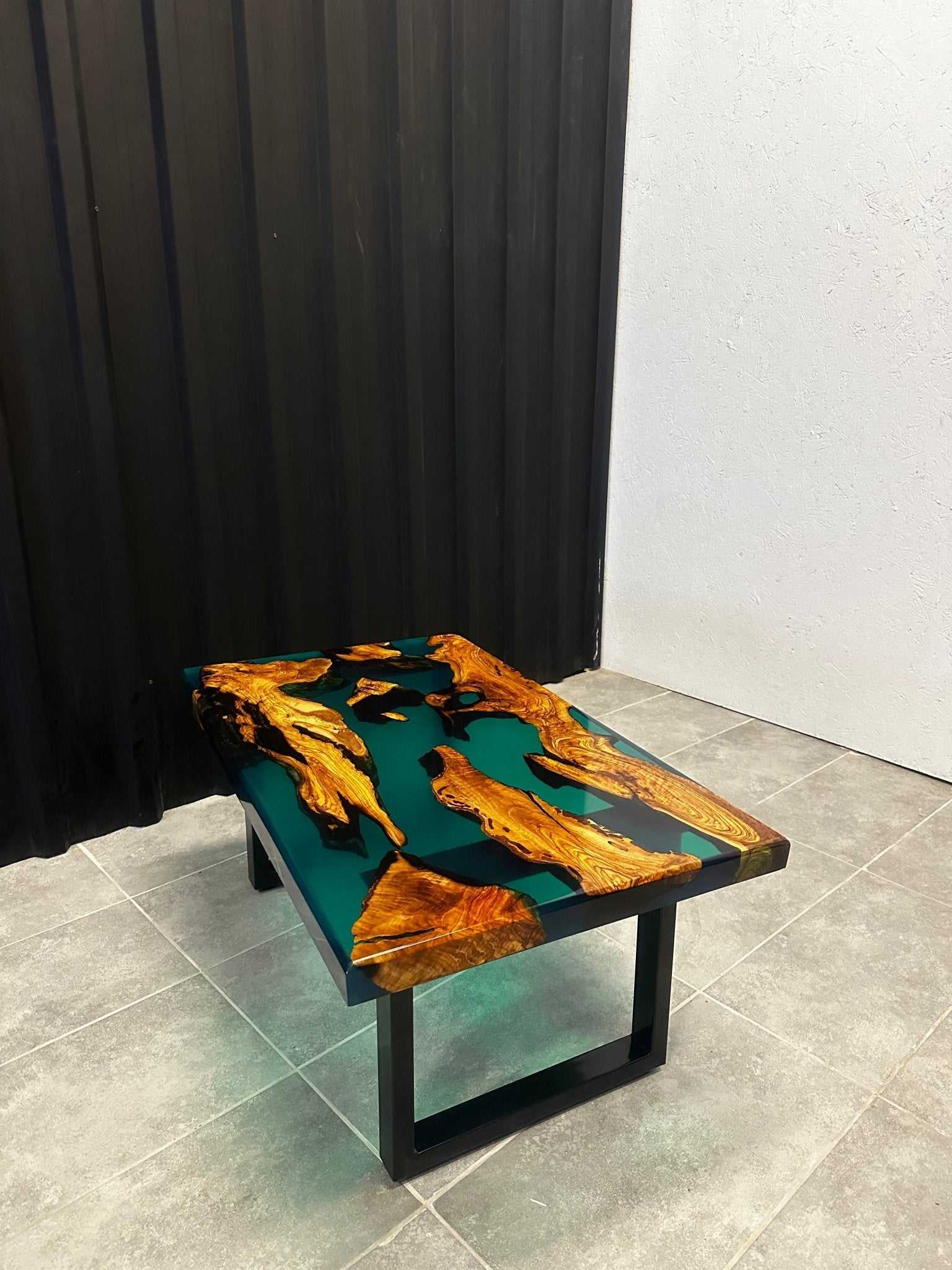 Couchtisch Epoxidharz Olivenholz 100x60 cm - grün