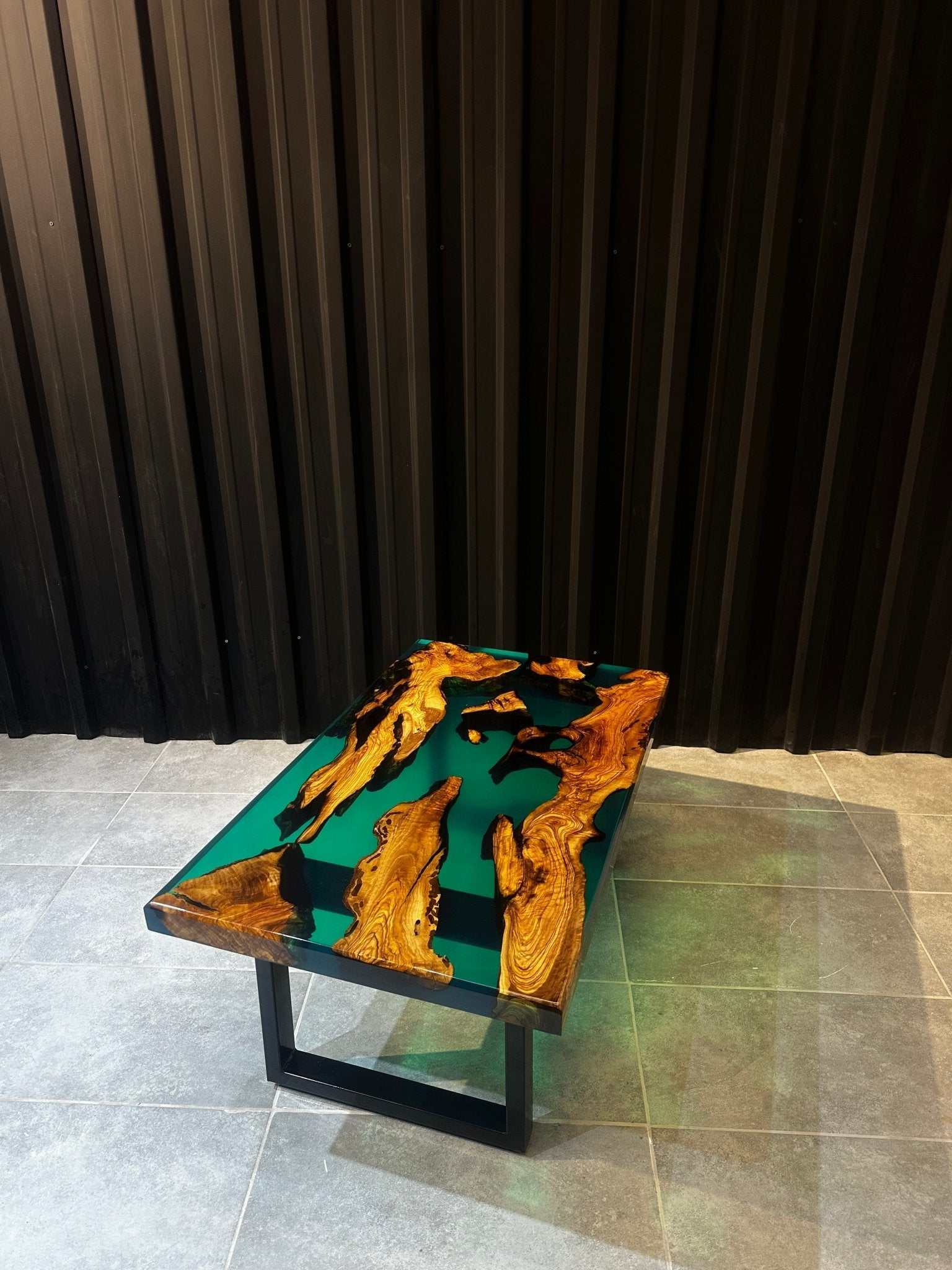 Couchtisch Epoxidharz Olivenholz 100x60 cm - grün