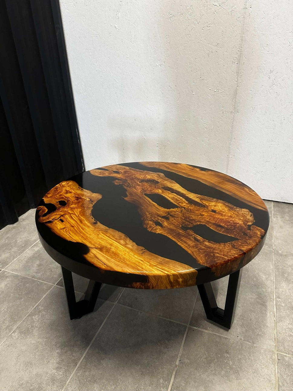 Couchtisch Epoxidharz Olivenholz ca. 80 cm