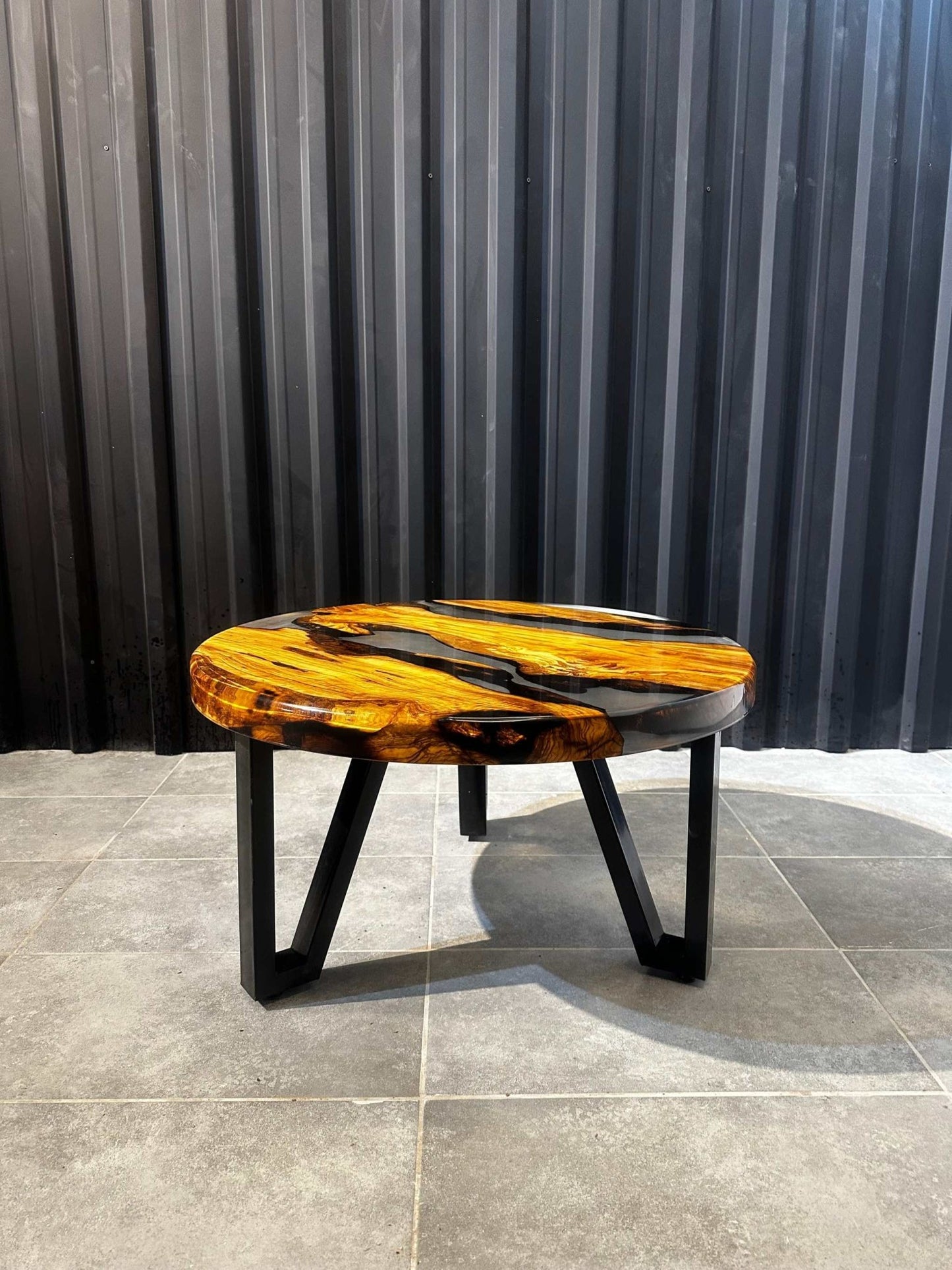 Coffee table epoxy resin olive wood around 80 cm - black - transparent - Elite Wood - coffee table