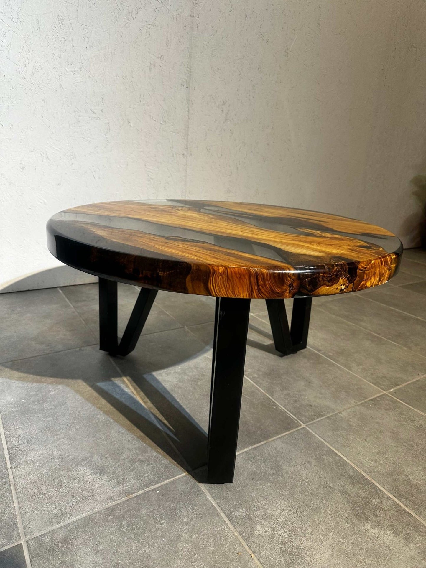 Coffee table epoxy resin olive wood around 80 cm - black - transparent - Elite Wood - coffee table