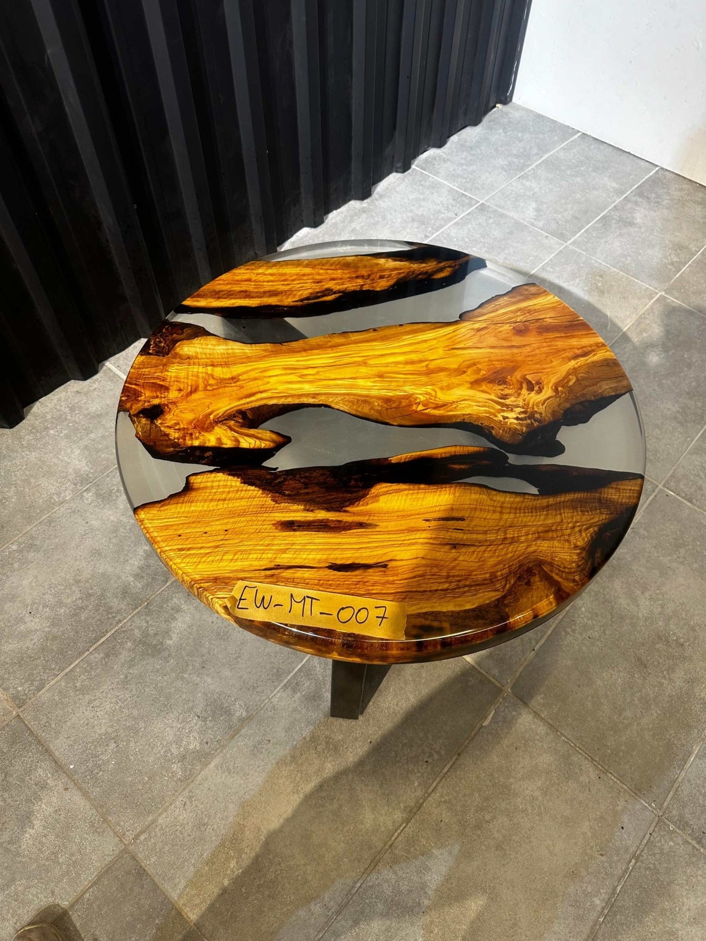 Coffee table epoxy resin olive wood around 80 cm - black - transparent - Elite Wood - coffee table