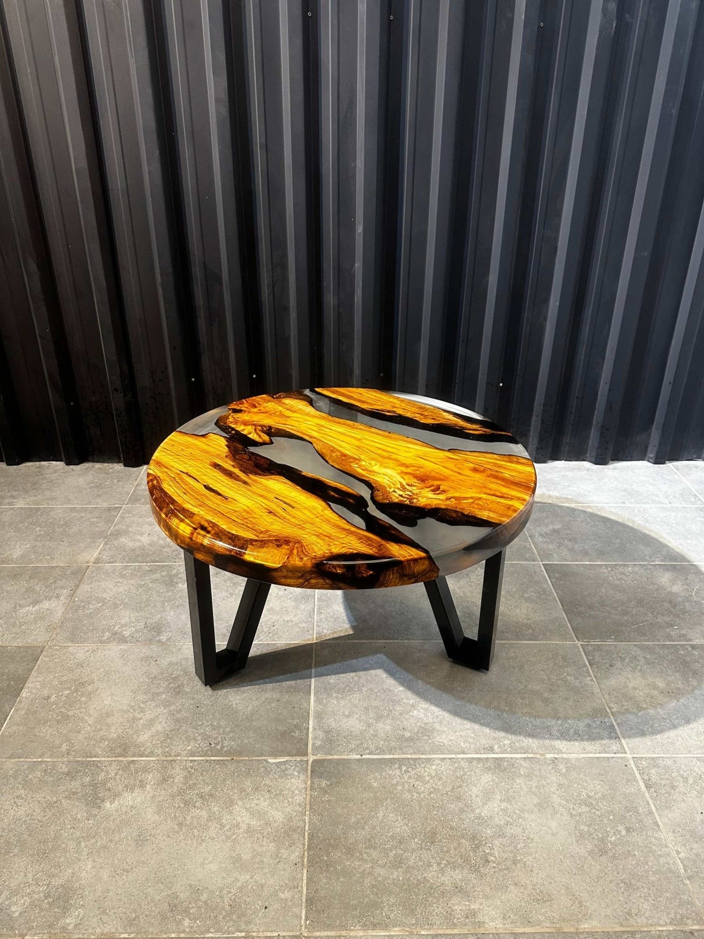 Coffee table epoxy resin olive wood around 80 cm - black - transparent - Elite Wood - coffee table