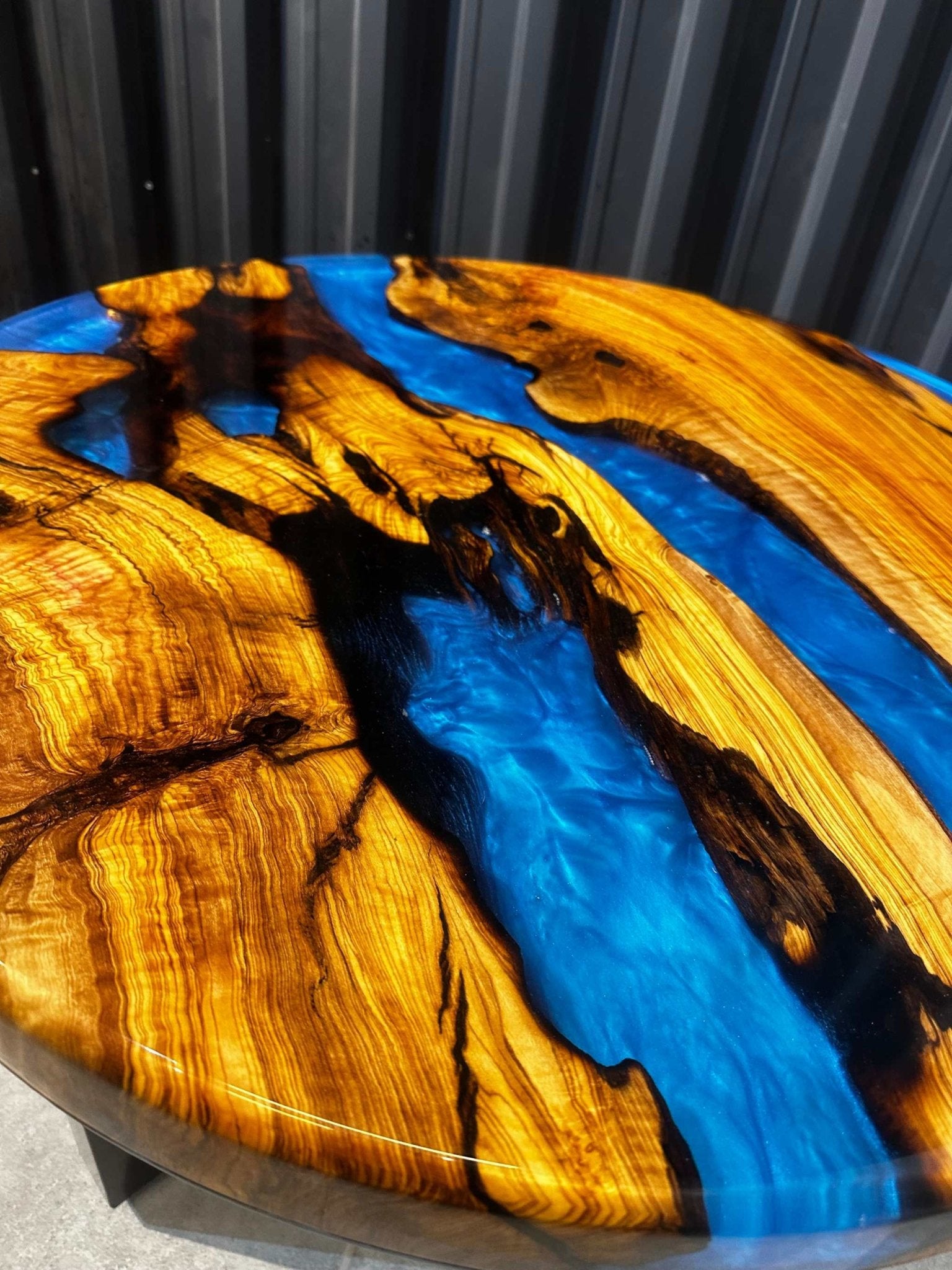 Couchtisch Epoxidharz Olivenholz ca. 80 cm - blau