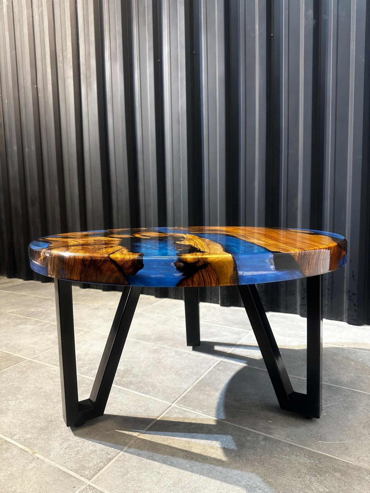 Couchtisch Epoxidharz Olivenholz ca. 80 cm - blau