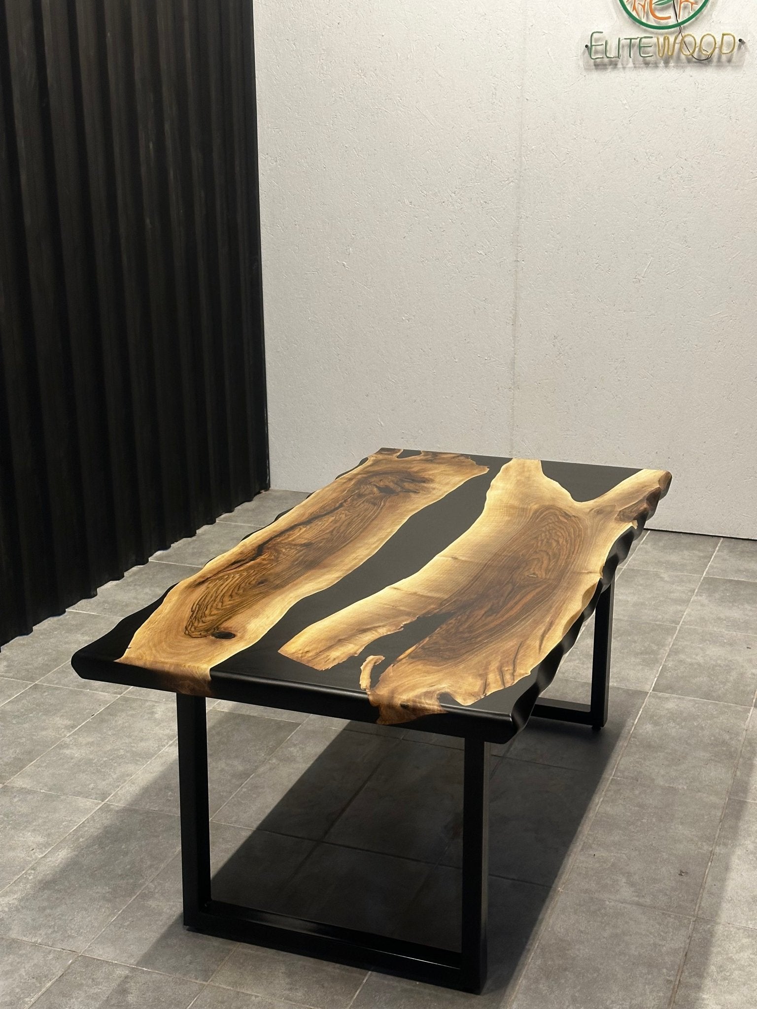 Esstisch Epoxidharz Nussbaum River Table 180×90 cm mit X-Gestell
