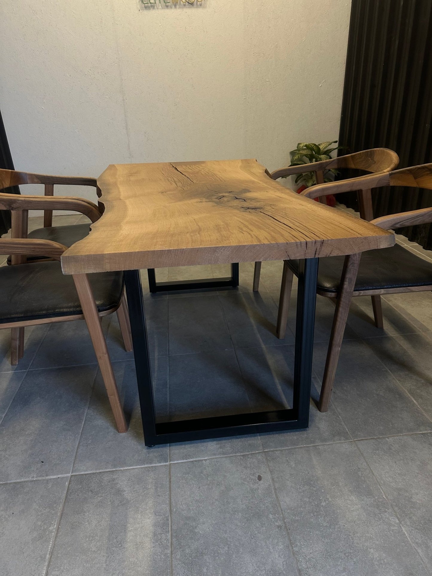 Dining table oak - solid wood table with a natural tree edge - Elite Wood - Live edge dining table