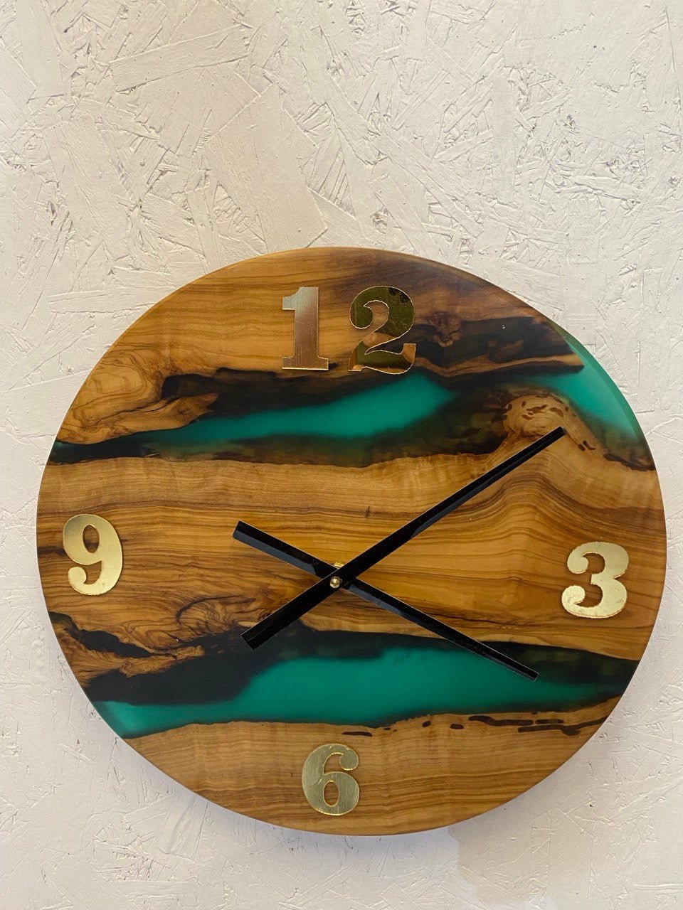 Epoxiduhr Grün Resin – moderne Wandgestaltung aus Resin &amp; Holz