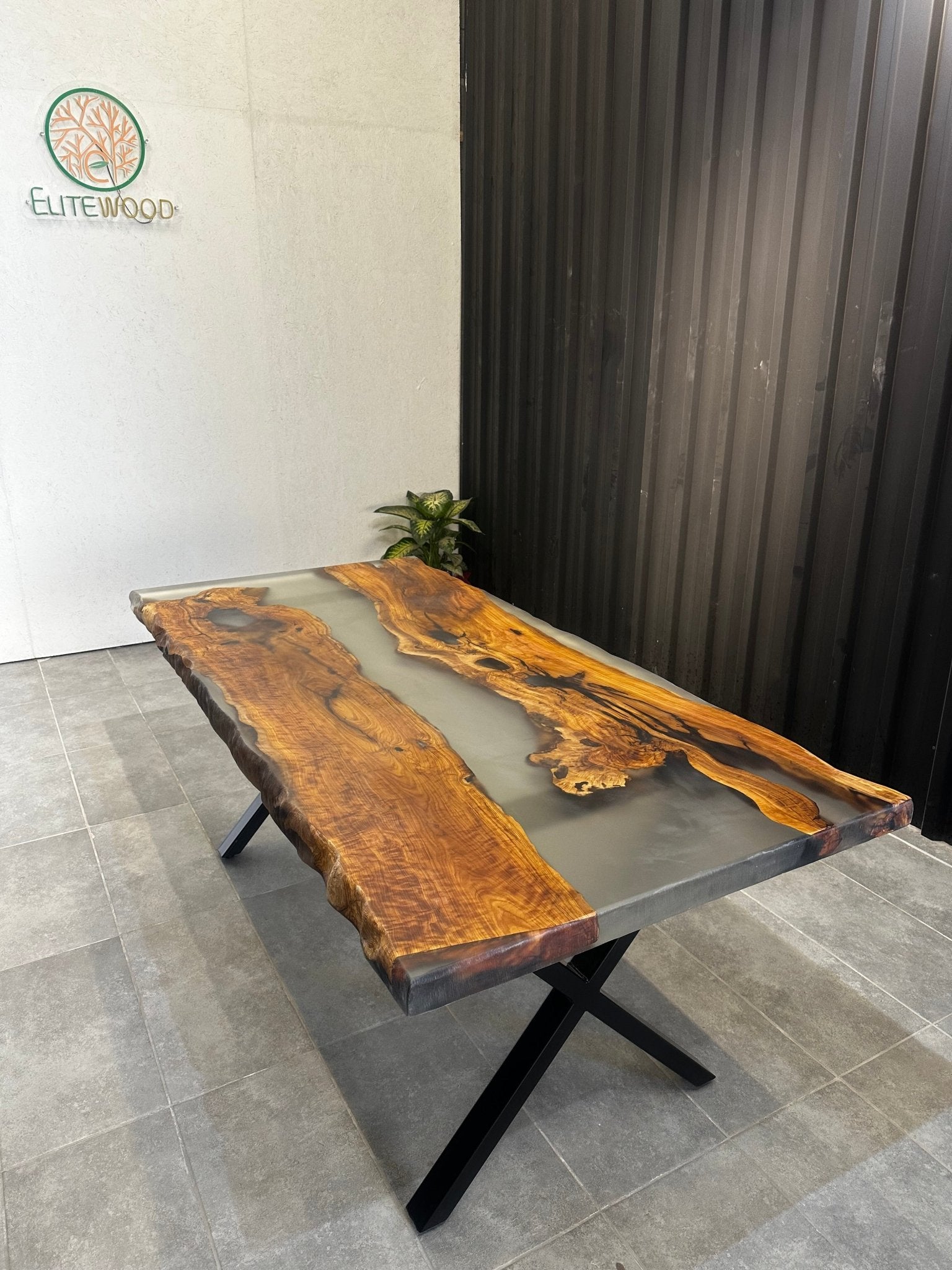 Esstisch aus Epoxidharz Olive 180x90 - River Table mit Metallgestell