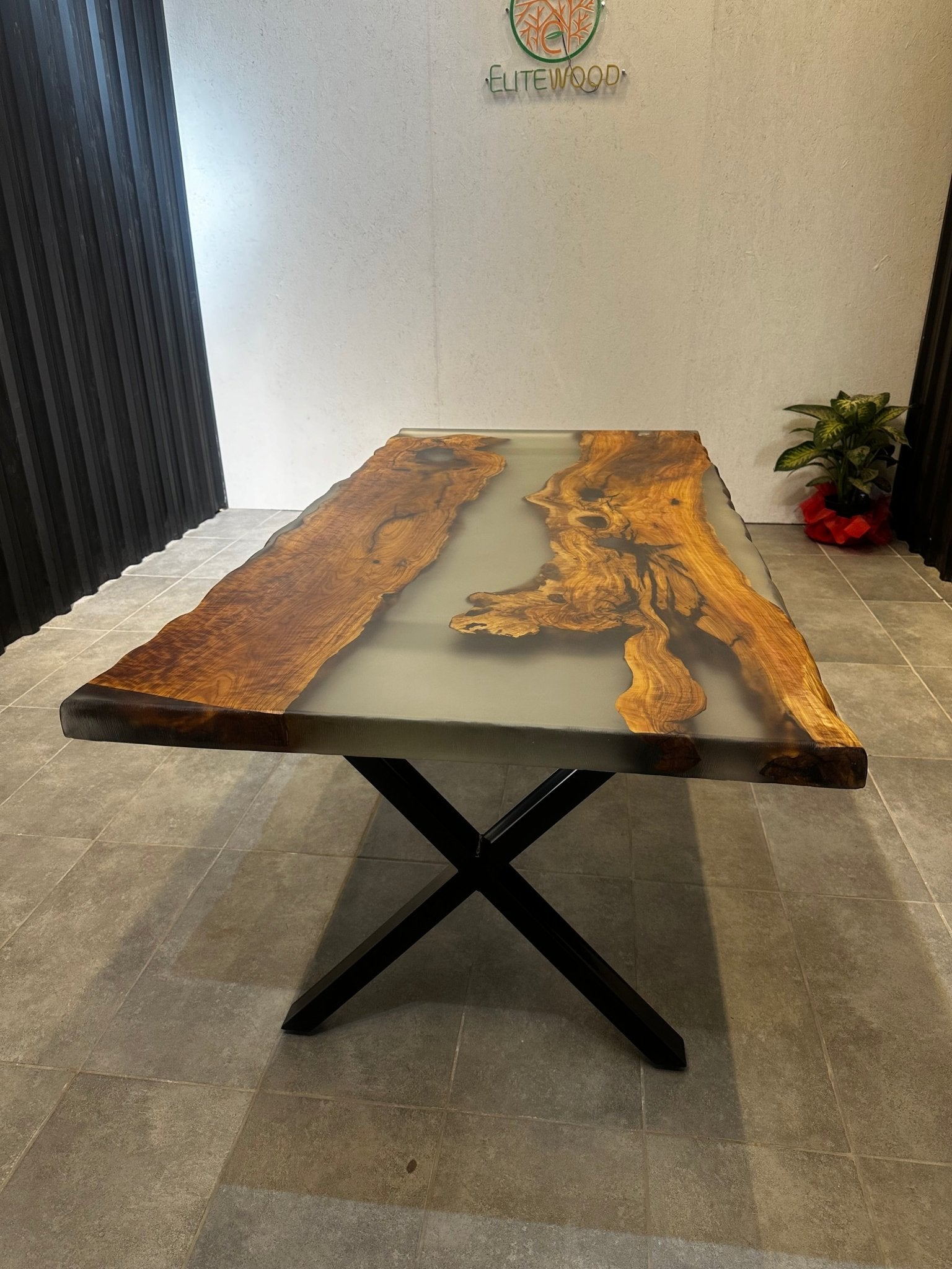 Esstisch aus Epoxidharz Olive 180x90 - River Table mit Metallgestell
