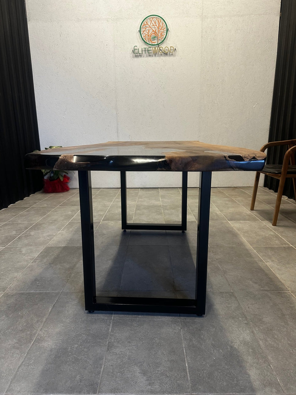 Epoxidharztisch Nussbaum 160x80 - Unikat mit schwarzem Harz - Live Edge River Table