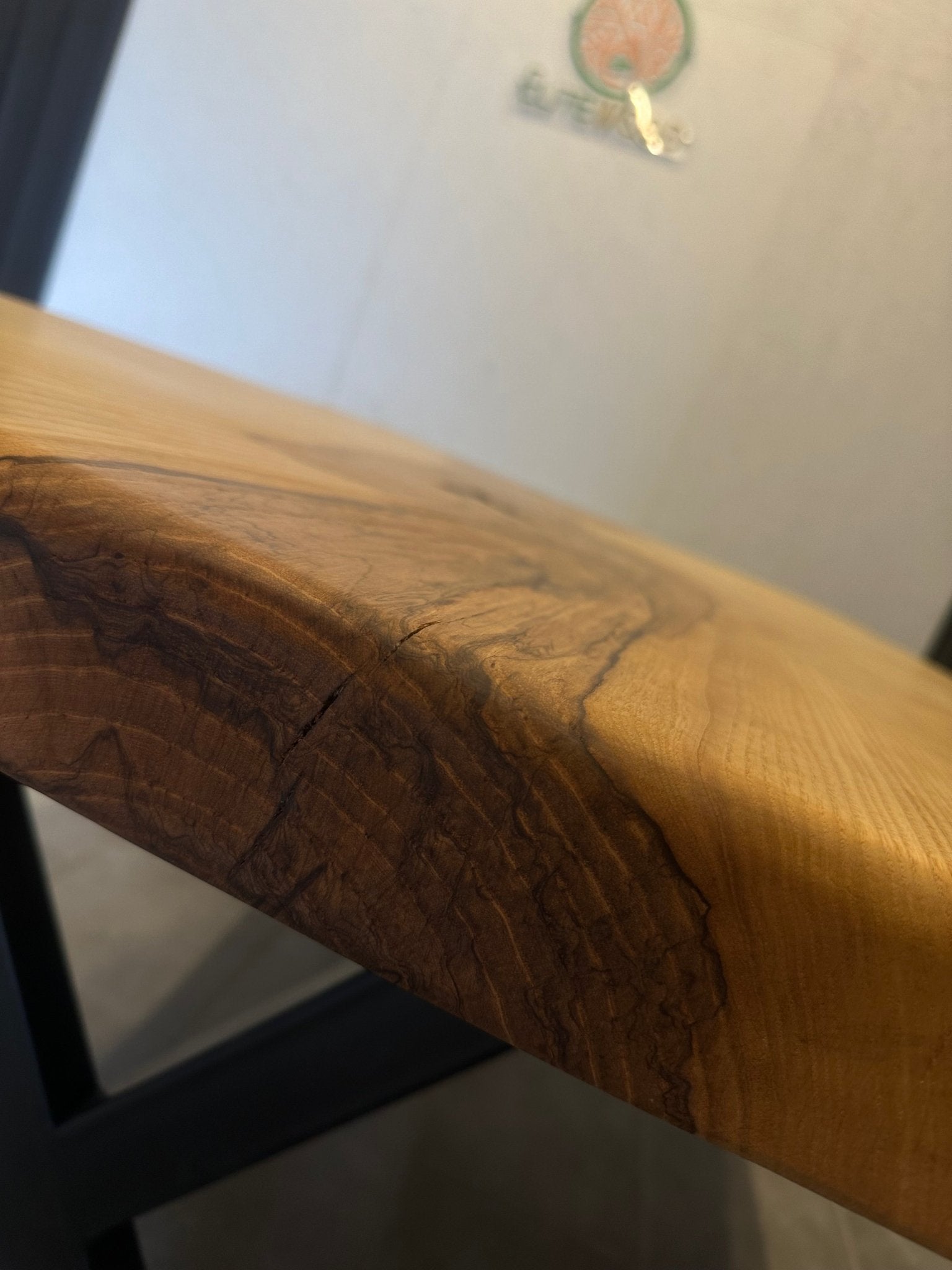 Live Edge Esstisch Kastanienholz - Massivholz mit Baumkante &amp; X-Rahmen
