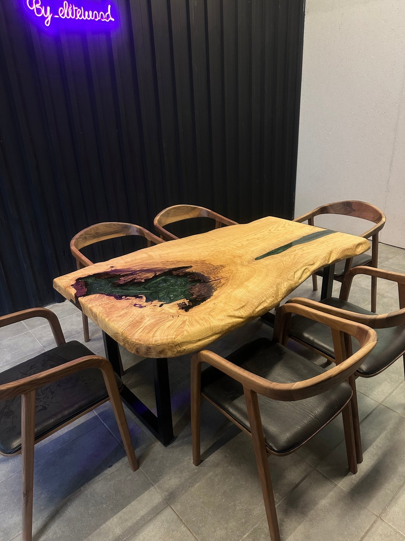 Live Edge Esstisch – Epoxidharz – Esche 160x90 – Baumkante mit Epoxid