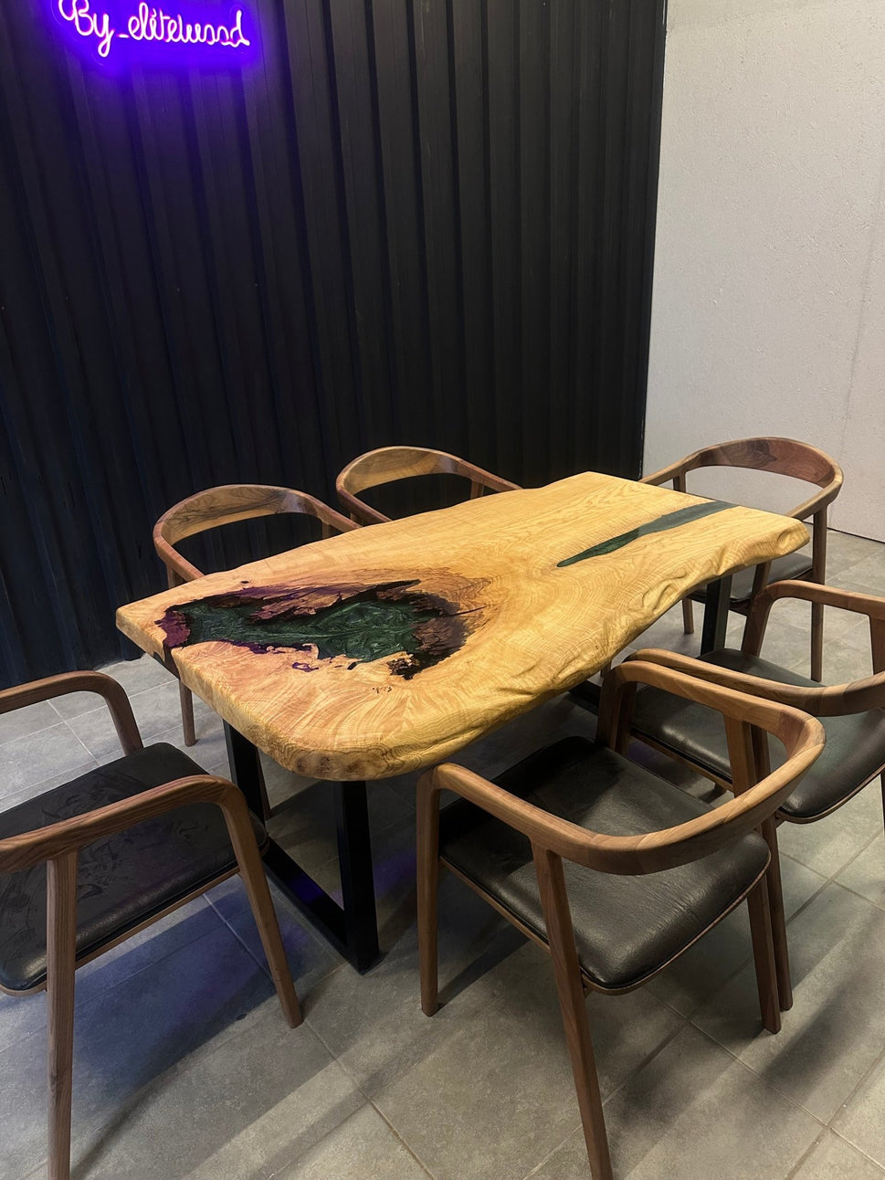 Live Edge Esstisch – Epoxidharz – Esche 160x90 – Baumkante mit Epoxid