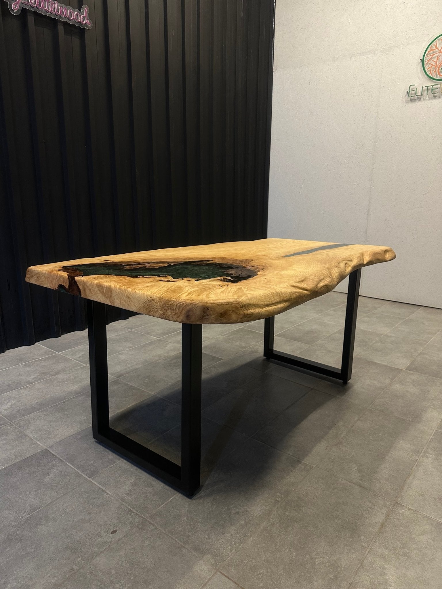 Live Edge Esstisch – Epoxidharz – Esche 160x90 – Baumkante mit Epoxid