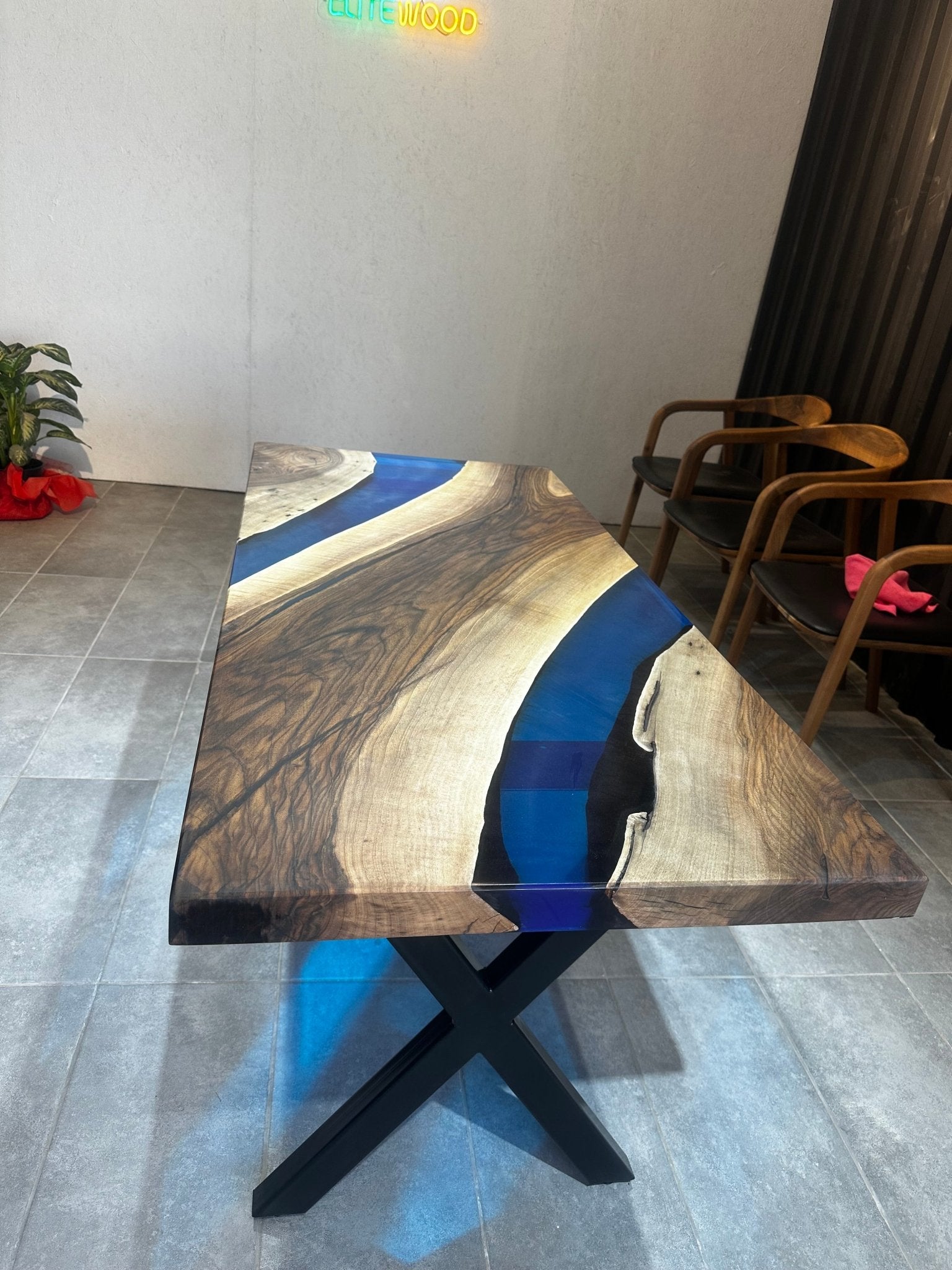 Live Edge Esstisch Epoxidharz Walnuss - 150x70 cm Flusstisch mit blauem Harz