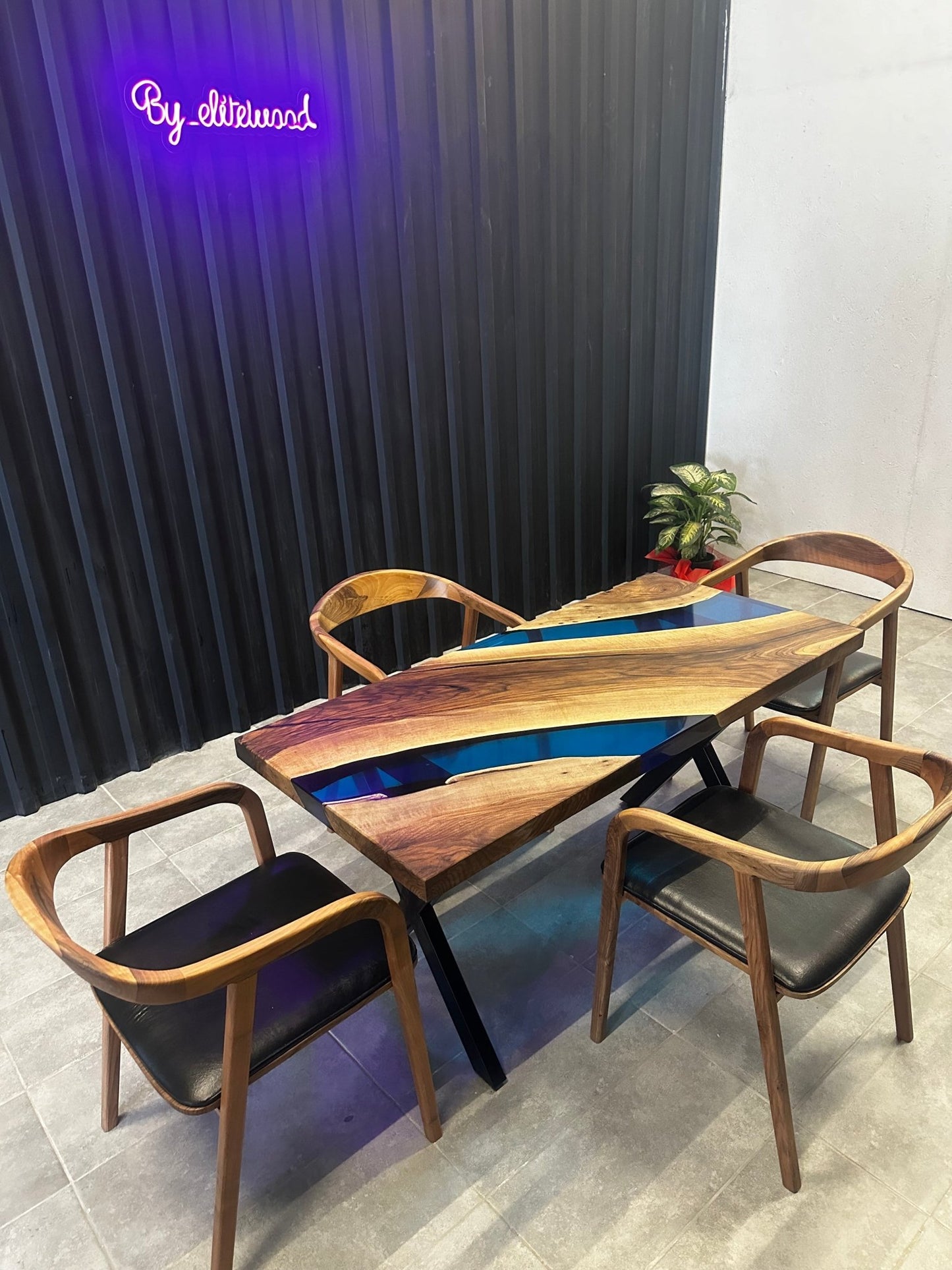 Live edge dining table epoxy resin walnut - 150x70 cm river table with blue resin - Elite Wood - Live edge dining table