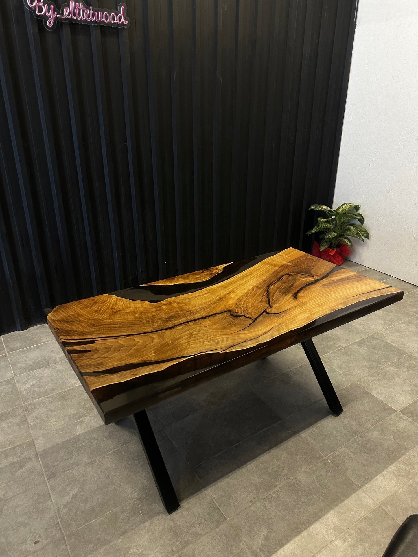 Live edge dining table epoxy resin walnut 160x80 - solid wood table with black resin - Elite Wood - Live edge dining table