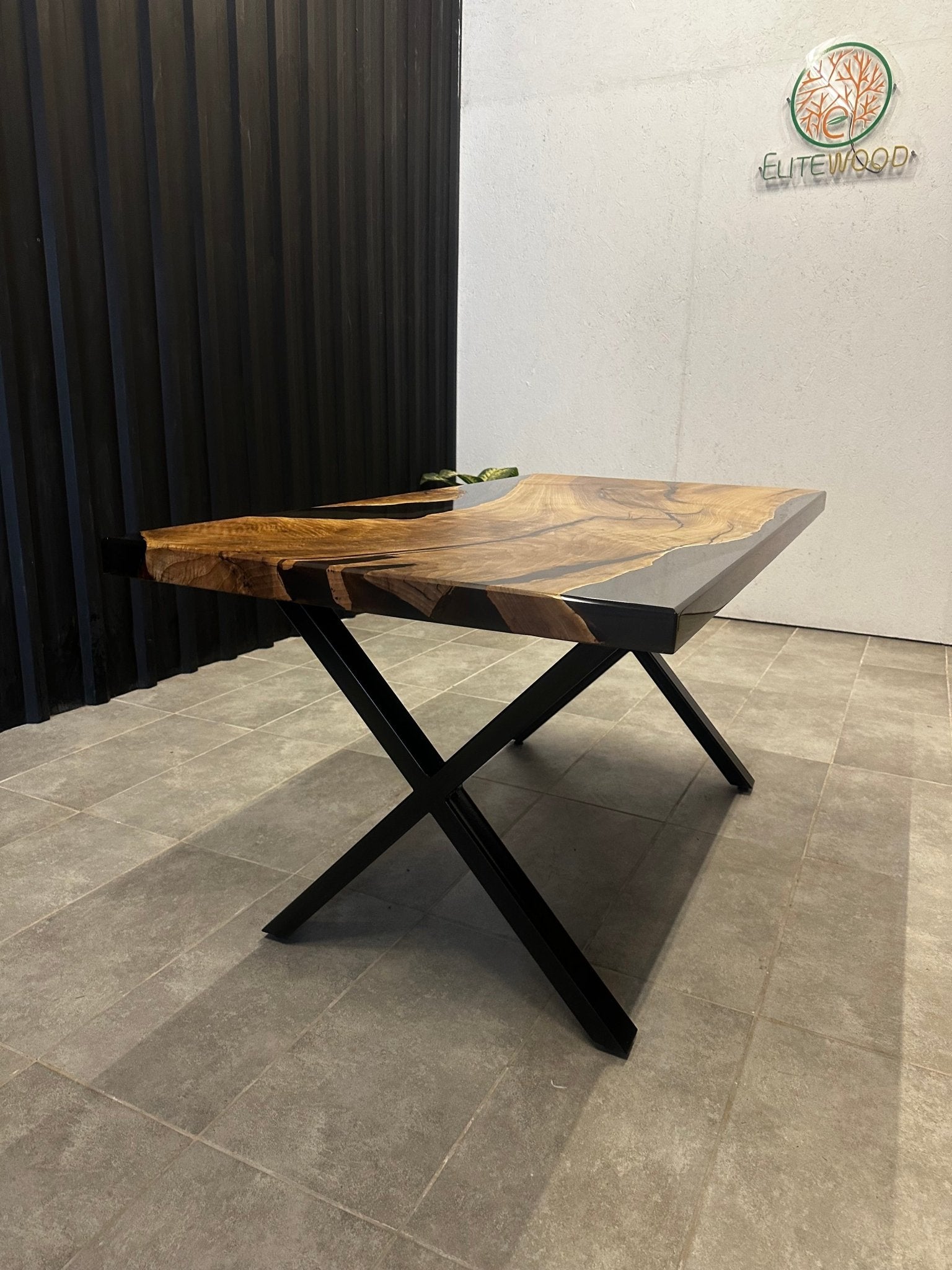 Live Edge Esstisch Epoxidharz Walnuss 160x80 - Massivholztisch mit schwarzem Harz
