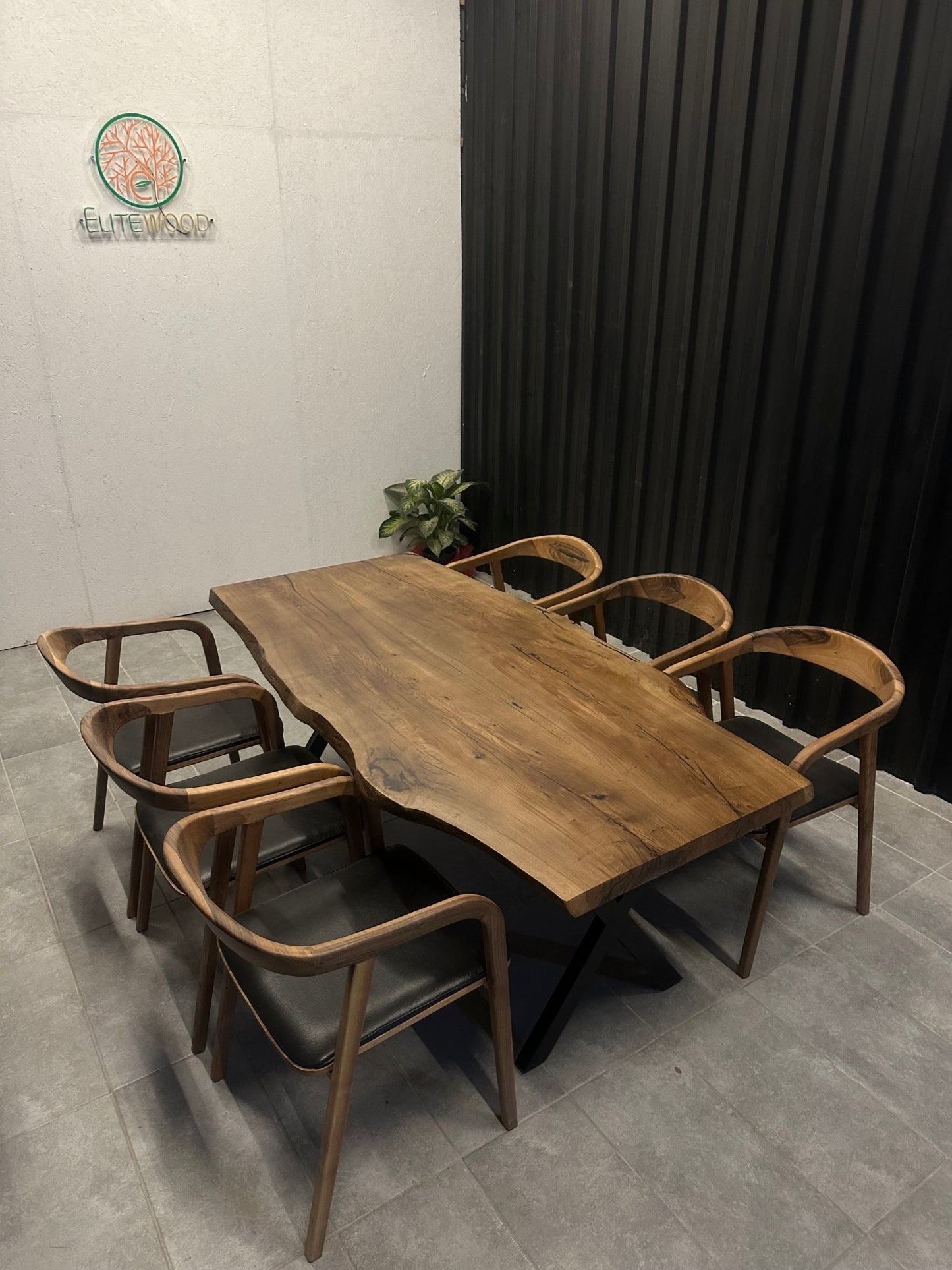 Live edge dining table oak solid wood - tree edge & black metal frame - Elite Wood - Live edge dining table