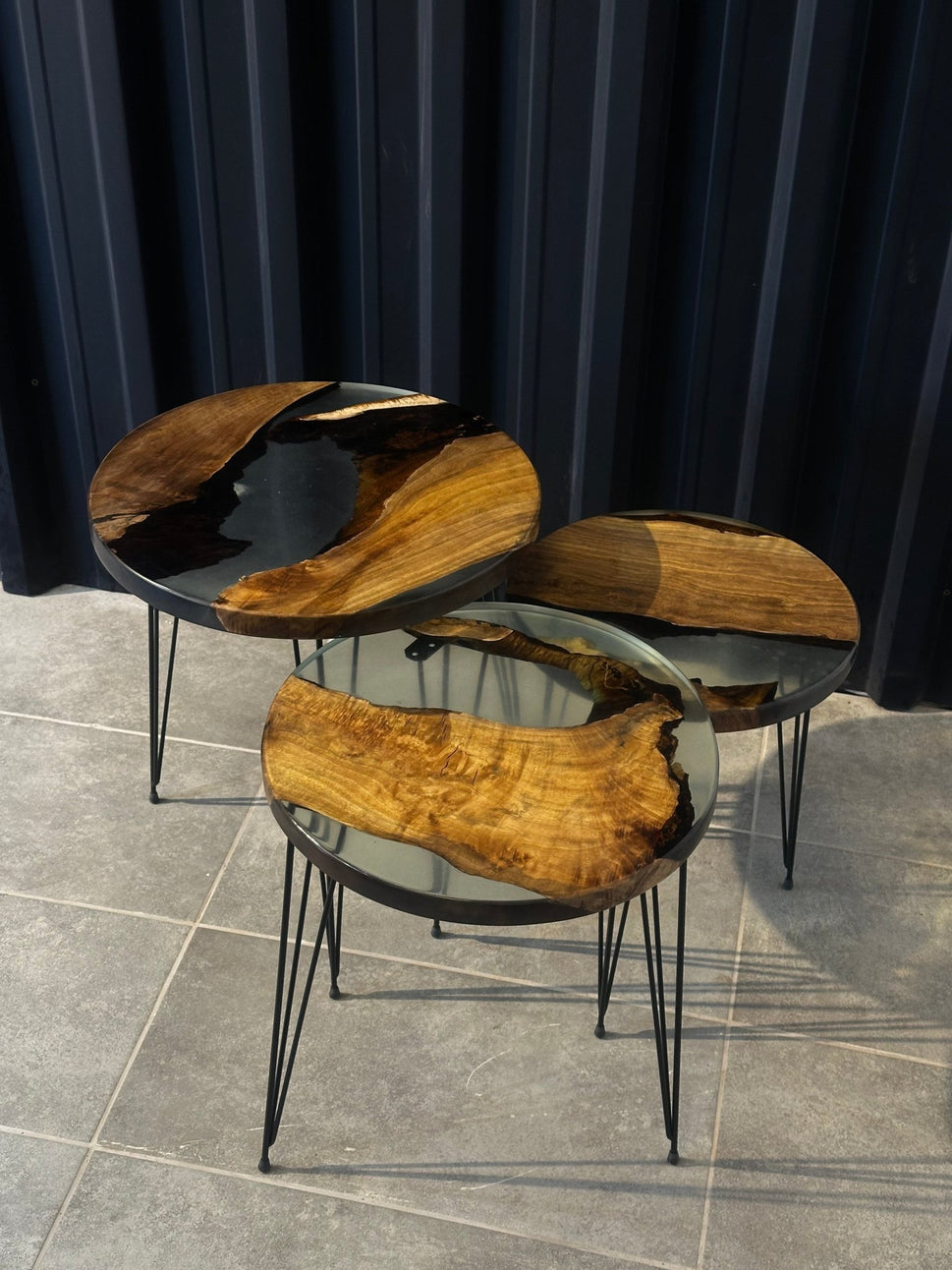 Beistelltisch-Set Epoxidharz Walnuss - 3 Designertische mit Naturkante