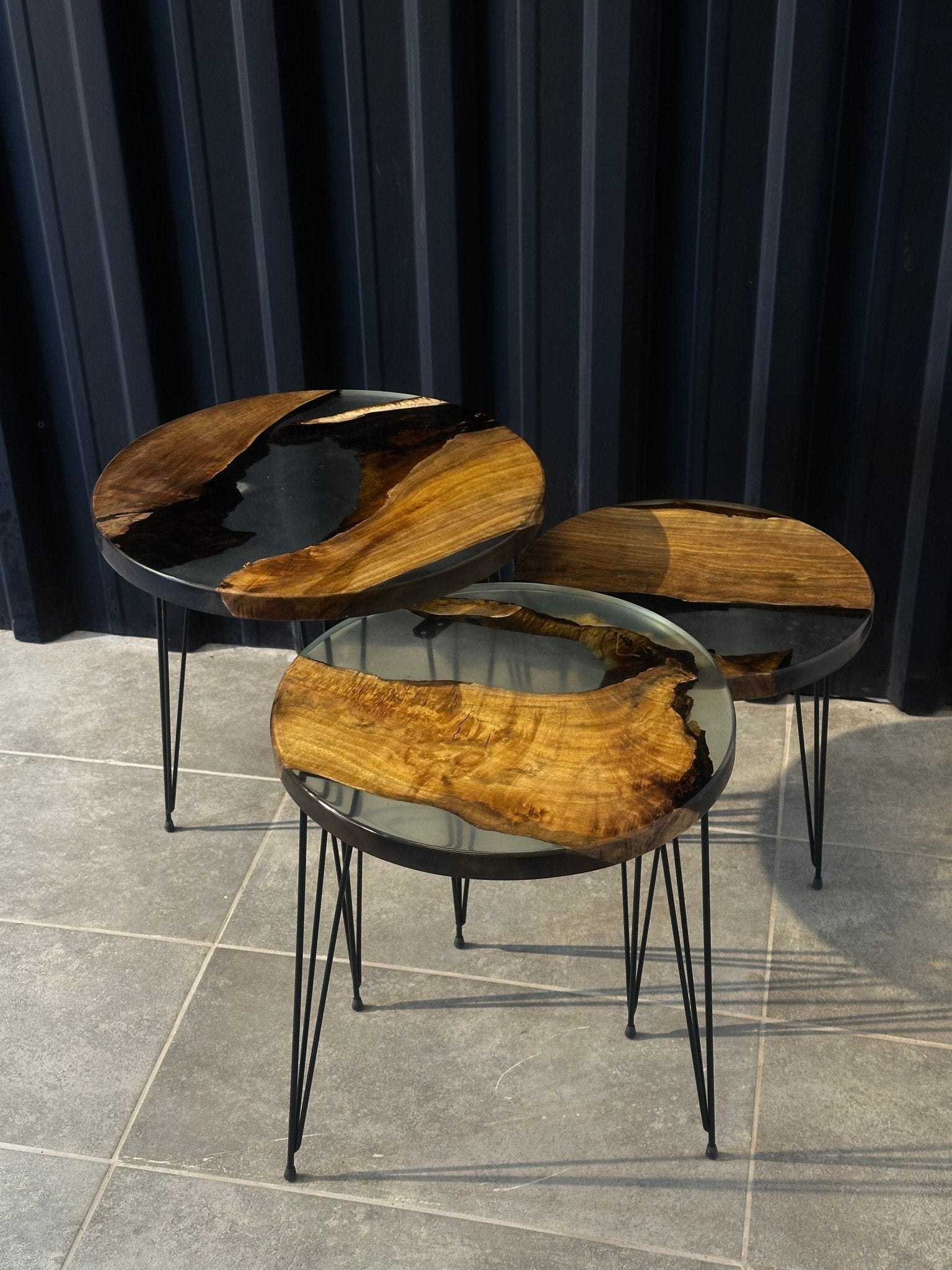 Beistelltisch-Set Epoxidharz Walnuss - 3 Designertische mit Naturkante