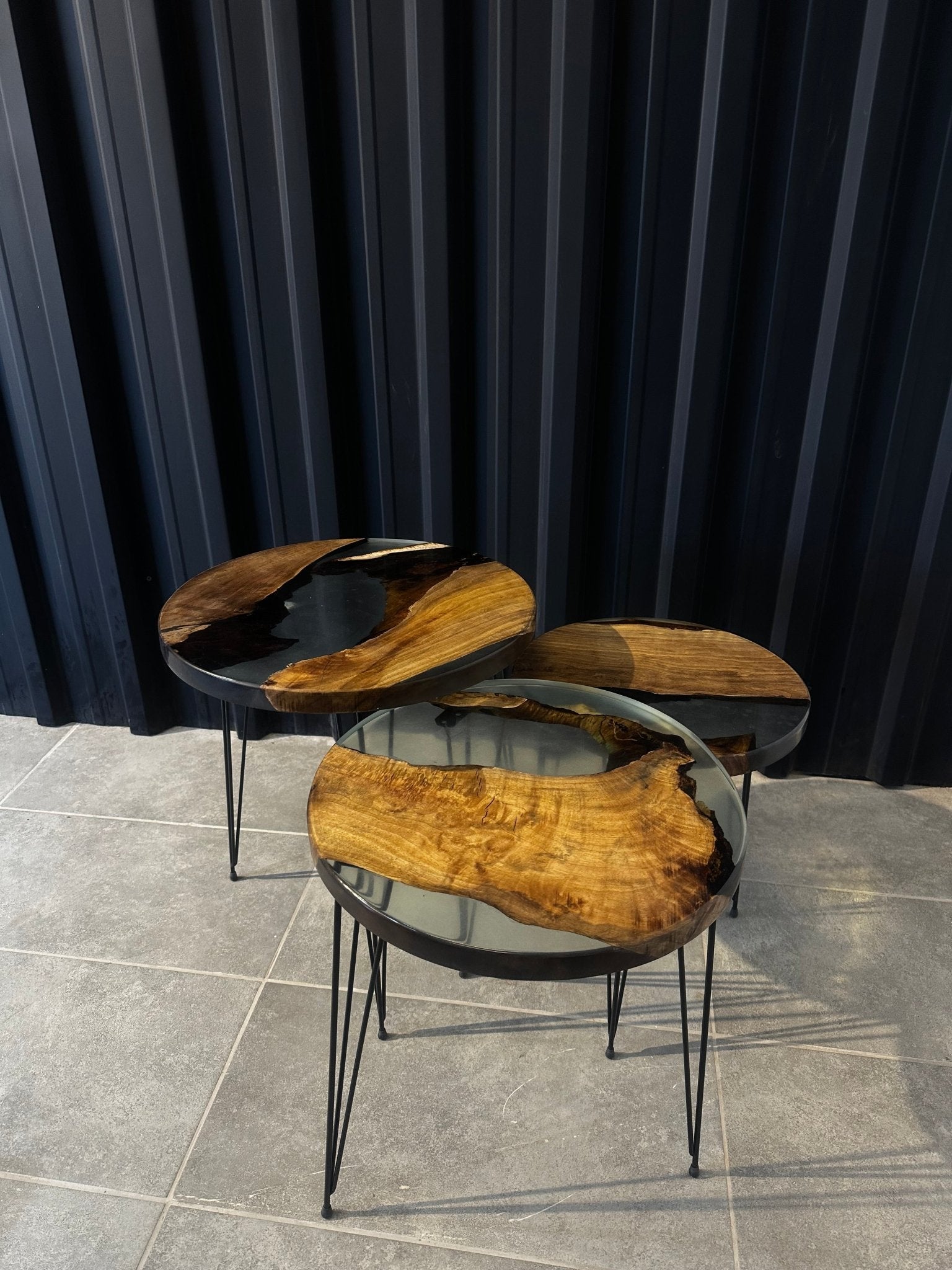 Beistelltisch-Set Epoxidharz Walnuss - 3 Designertische mit Naturkante