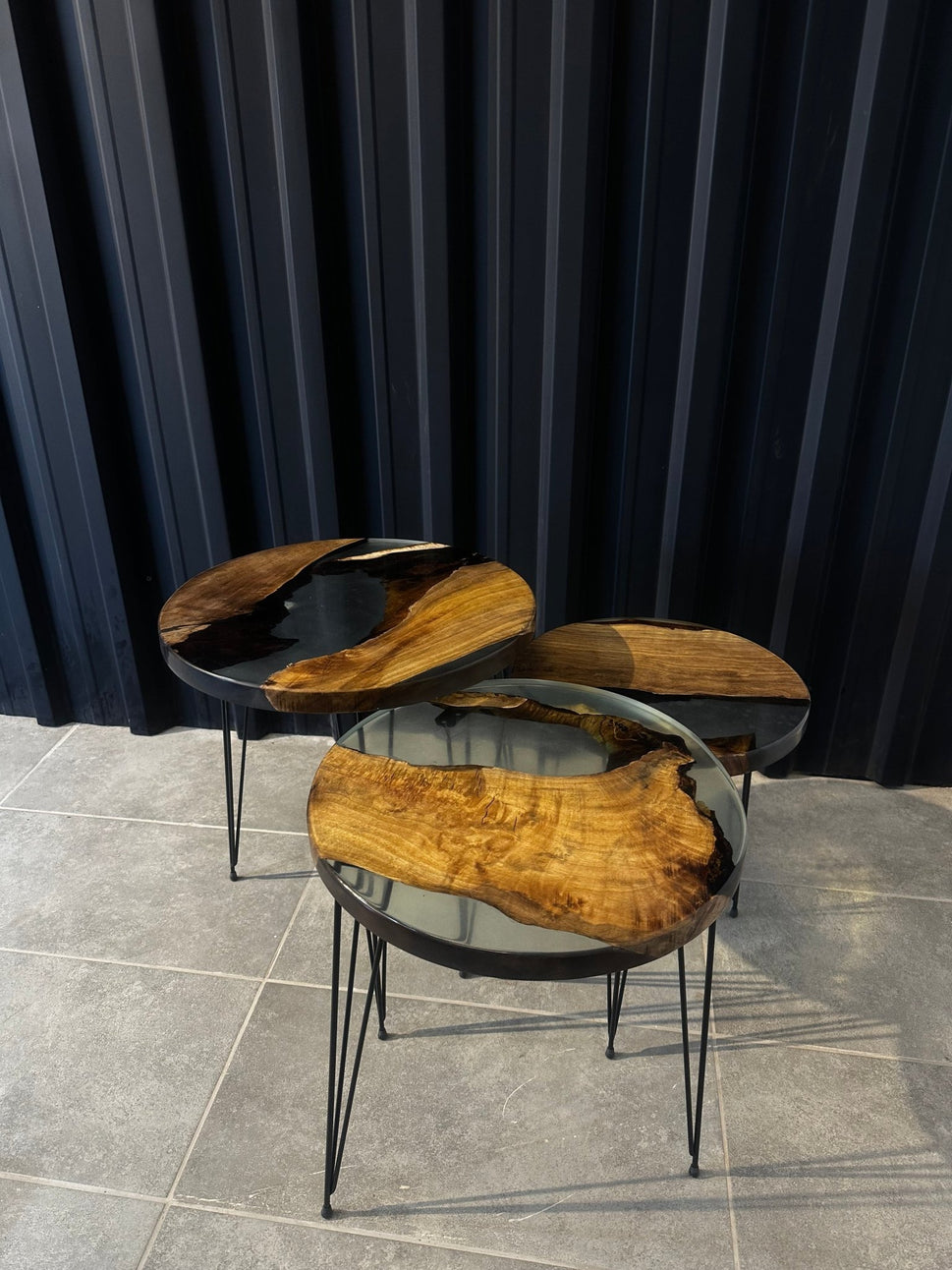 Beistelltisch-Set Epoxidharz Walnuss - 3 Designertische mit Naturkante