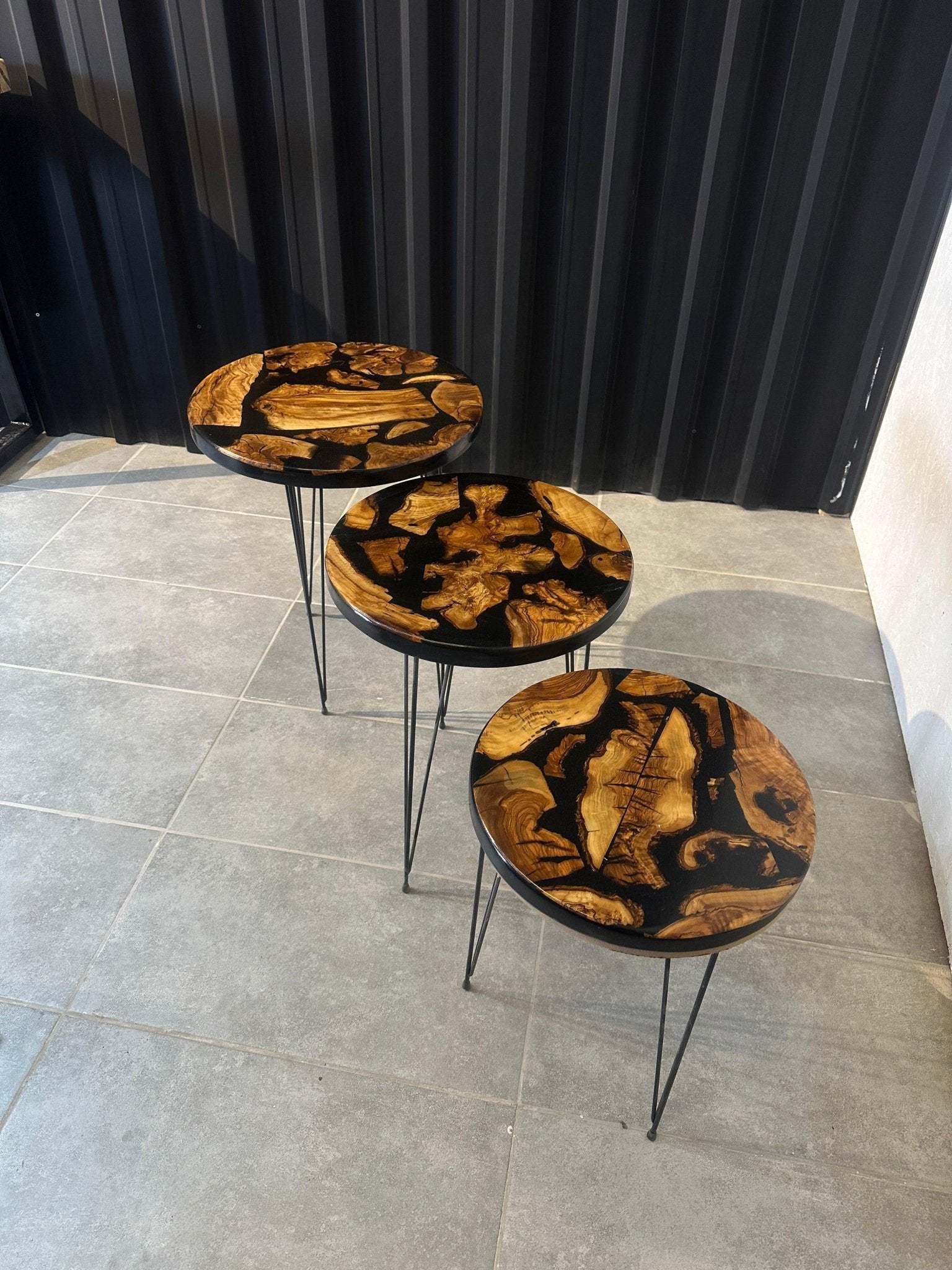 Beistelltisch-Set Olivenholz - 3er-Set Designertische mit tiefschwarzem Epoxidharz