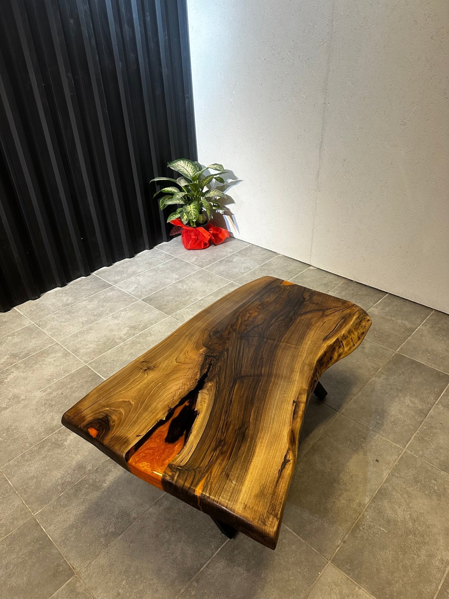 Couchtisch aus Walnuss-Epoxidharz – 120 x 70 cm
