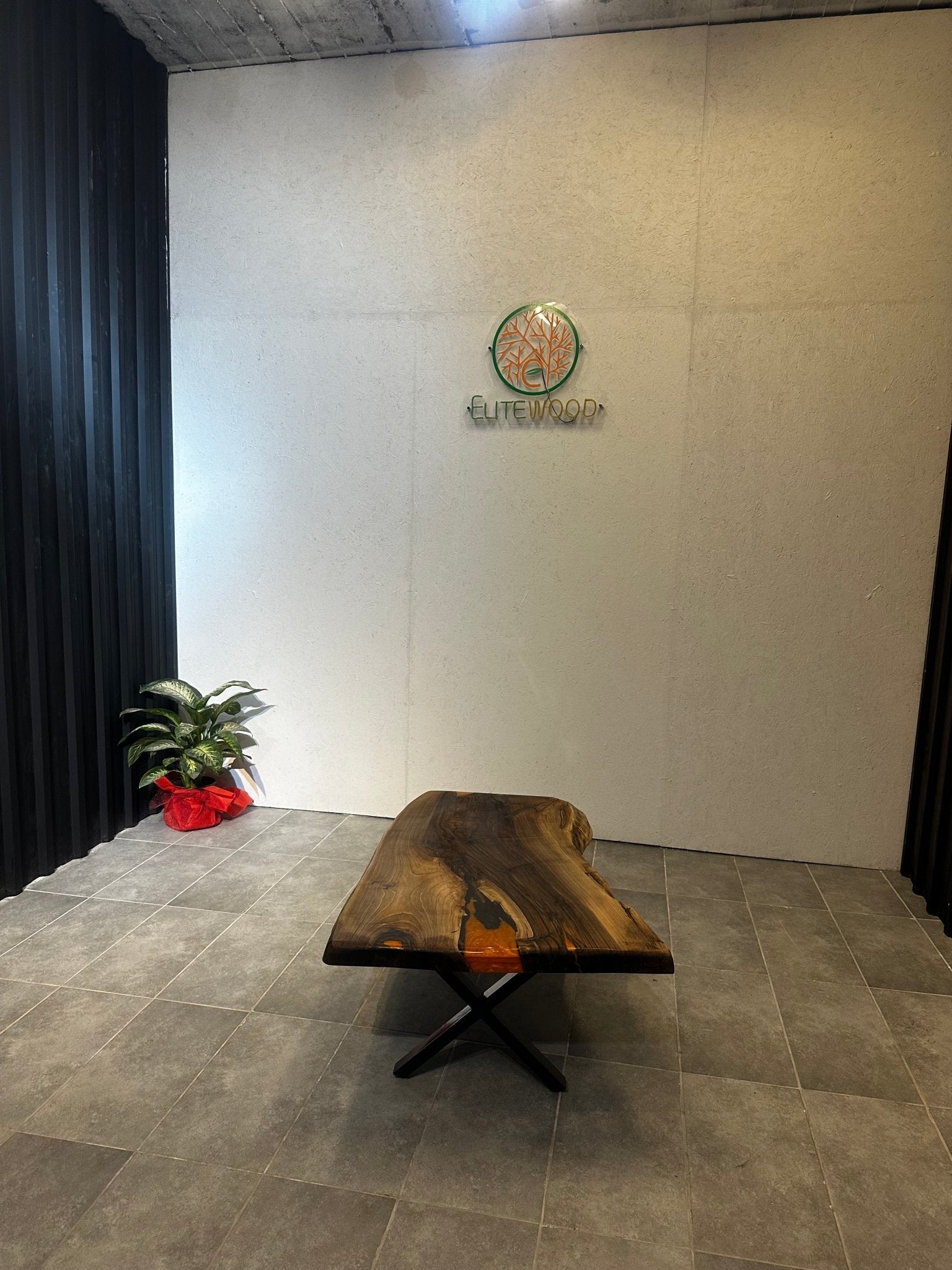 Couchtisch aus Walnuss-Epoxidharz – 120 x 70 cm
