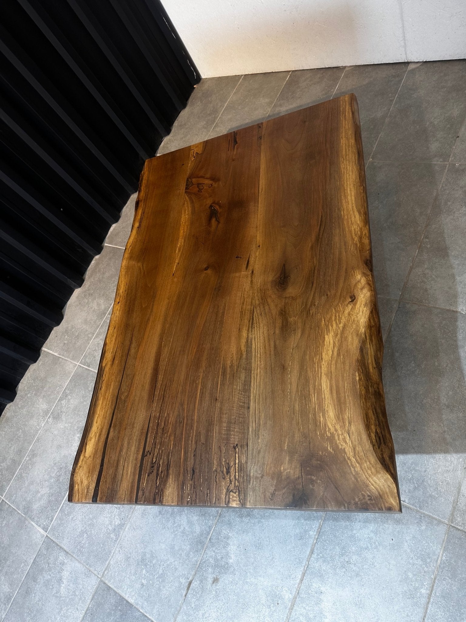 Walnuss Live Edge Couchtisch 120x80 – Natürliche Luxusmöbel